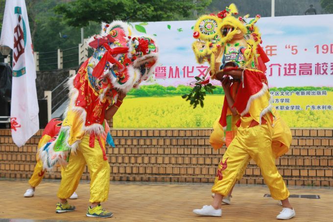 591f02a169d8f.jpg 节目表演.jpg