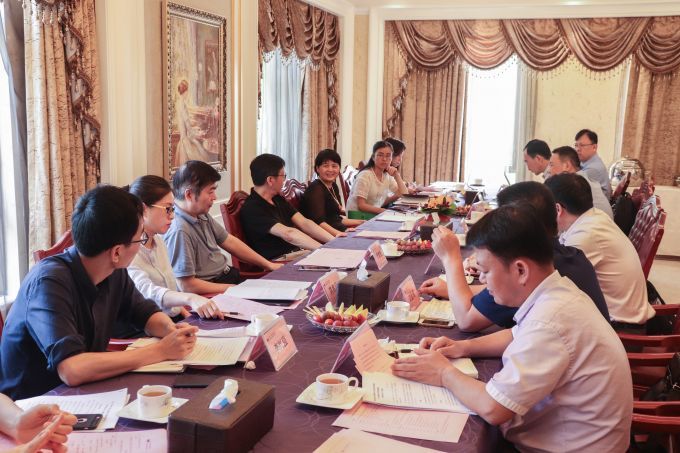 5cdcc1e0181fb.jpg 2.会议现场.jpg