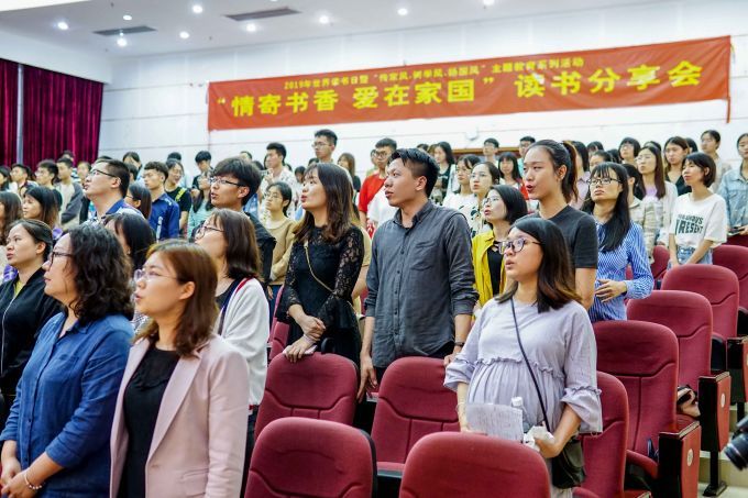 5cc26220e6fd0.jpg 大合唱《我和我的祖国》.jpg
