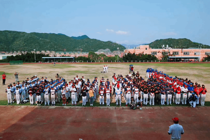 5ce6652561e50.png 7中山大学南方学院西区田径场-华南赛闭幕式.png