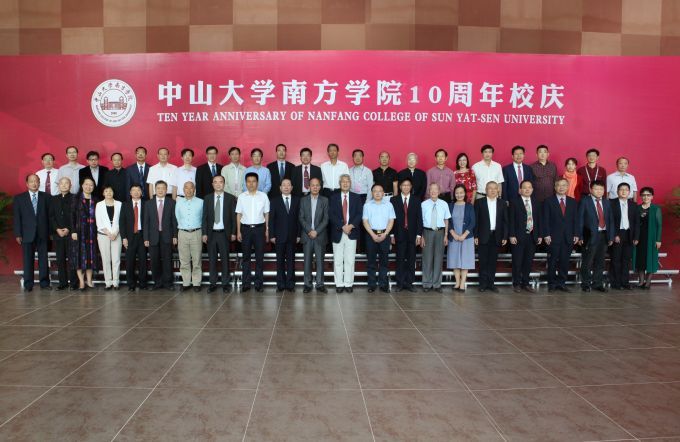 5804e2642a931.jpg 西门 合照.jpg