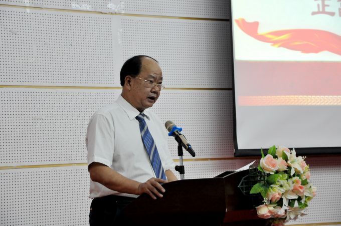 590c81b61b48e.JPG 罗永明校长助理讲话.JPG
